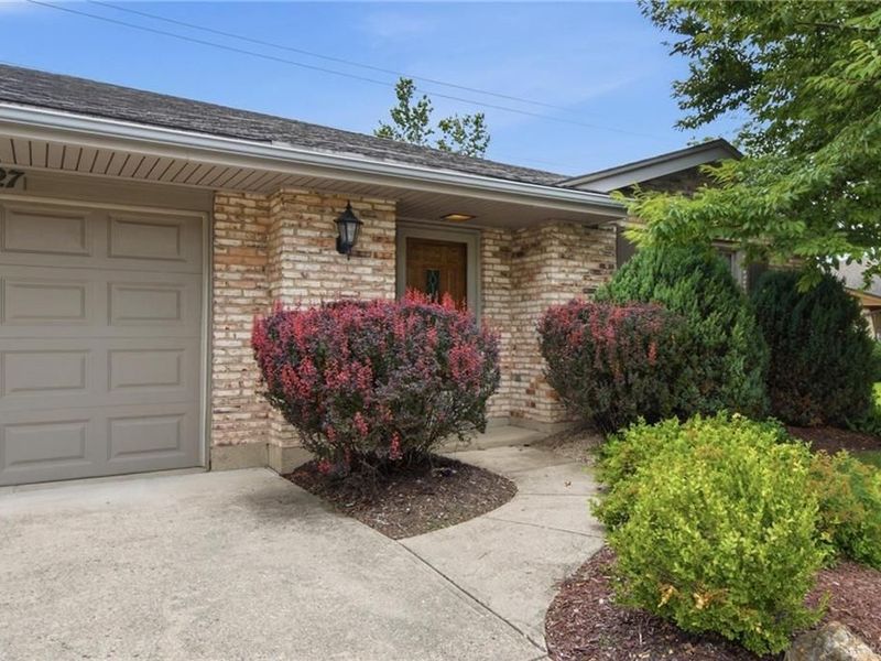 1327 Quail Bend Circle, Kettering, OH 45429 Photo 3