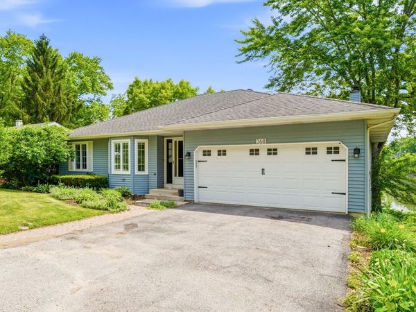 368 Hiawatha Drive , Lake In The Hills, IL 60156