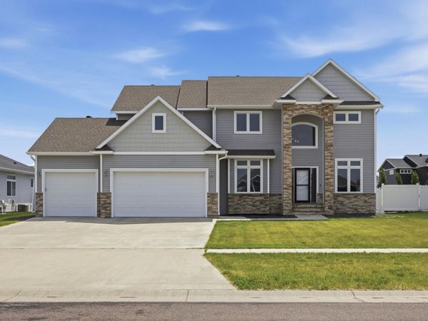 2736 70th Avenue S, Fargo, ND 58104