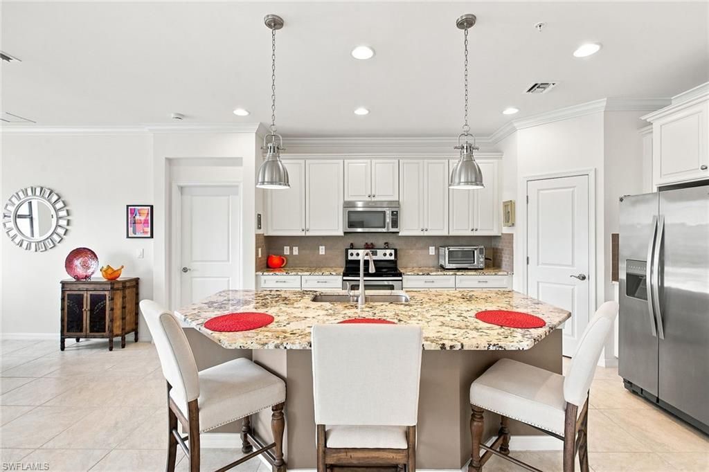 15157 Palmer Lake Cir, Unit 202, Naples, FL 34109 Photo