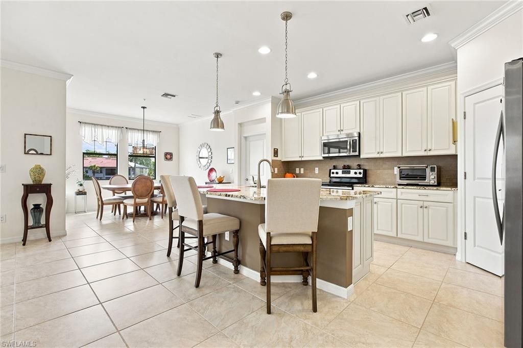 15157 Palmer Lake Cir, Unit 202, Naples, FL 34109 Photo