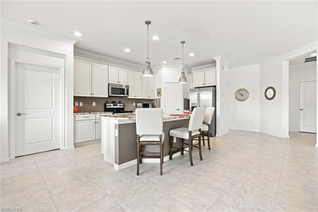 15157 Palmer Lake Cir, Unit 202, Naples, FL 34109 Photo