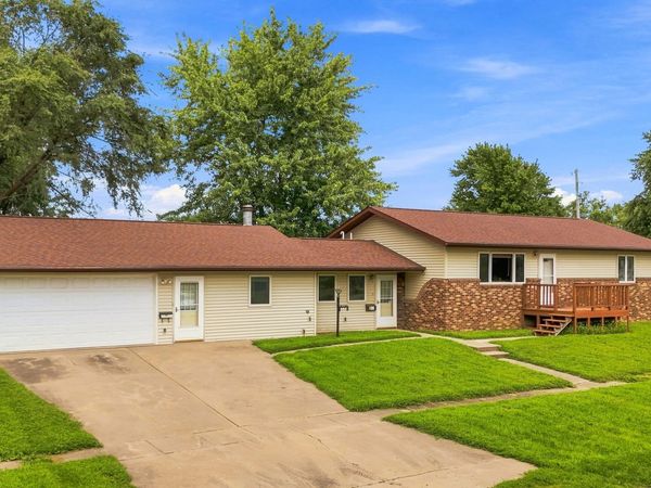 200 W WASHINGTON ST, Grandview, IA 52752