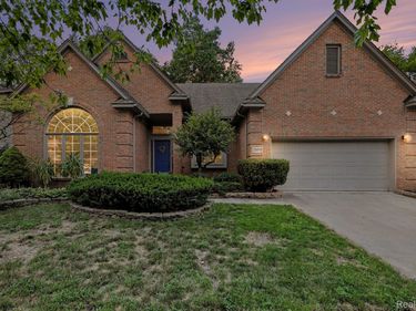 25890 Abbey Drive, Novi, Mi 48374