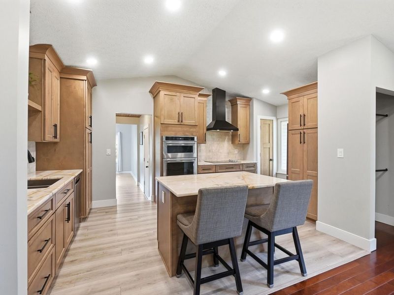 525 Saulsbury Court, Columbus, OH 43230 Photo 9