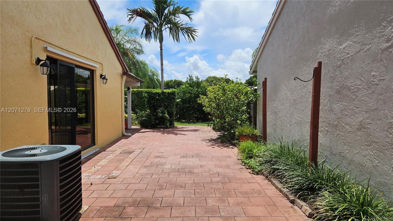 7142 SW 103rd Ct Cir, Miami, FL 33173 Photo