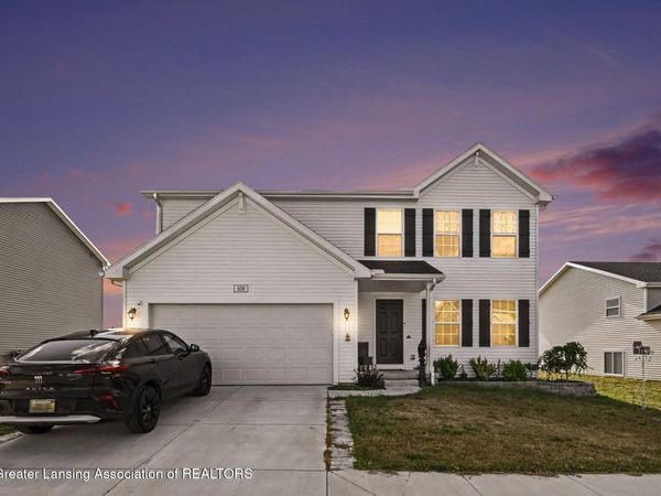 608 Muirfield Drive, Eaton Rapids, MI 48827