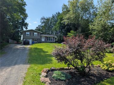 16498 4th Section Road, Holley, NY 14470