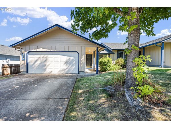 850 E BENJAMIN AVE, Cottage Grove, OR 97424