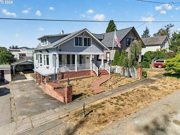 246 E MAIN ST, Coquille, OR 97423