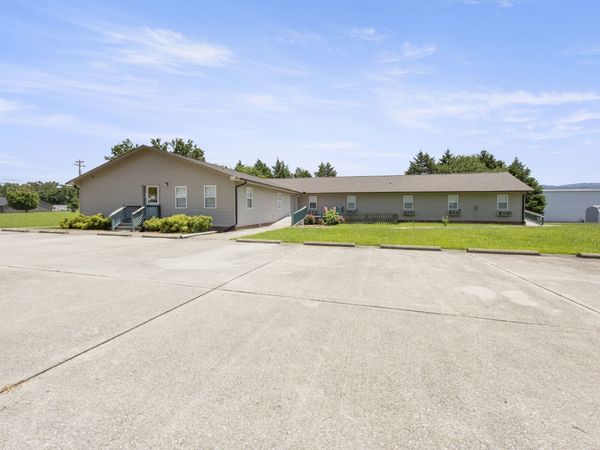 328 Cumberland St W, Cowan, TN 37318