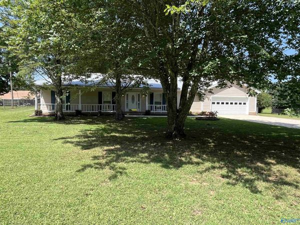 392 Quailwood Lane SE, Priceville, AL 35603