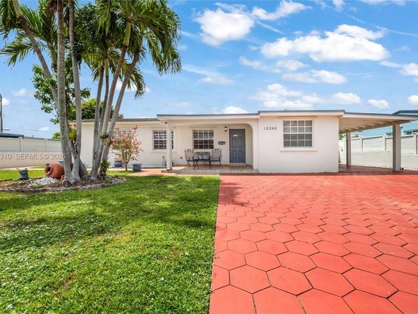 10240 SW 35th St, Miami, FL 33165