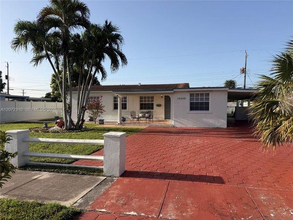 10240 SW 35th St , Miami, FL 33165