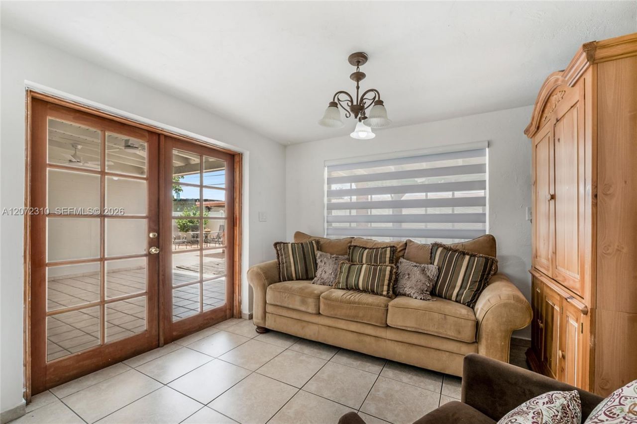10240 SW 35th St, Miami, FL 33165 Photo