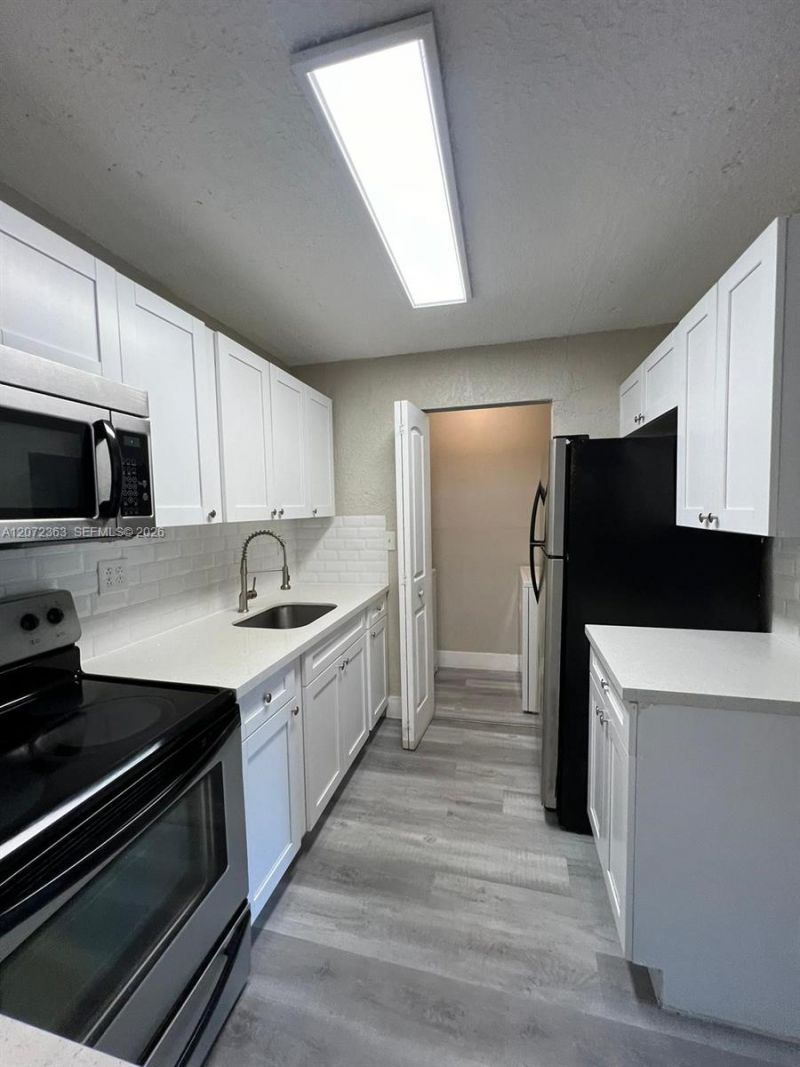 18725 NW 62nd Ave, Unit 111, Hialeah, FL 33015 Photo