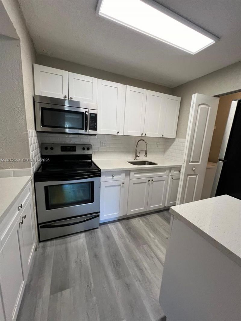 18725 NW 62nd Ave, Unit 111, Hialeah, FL 33015 Photo