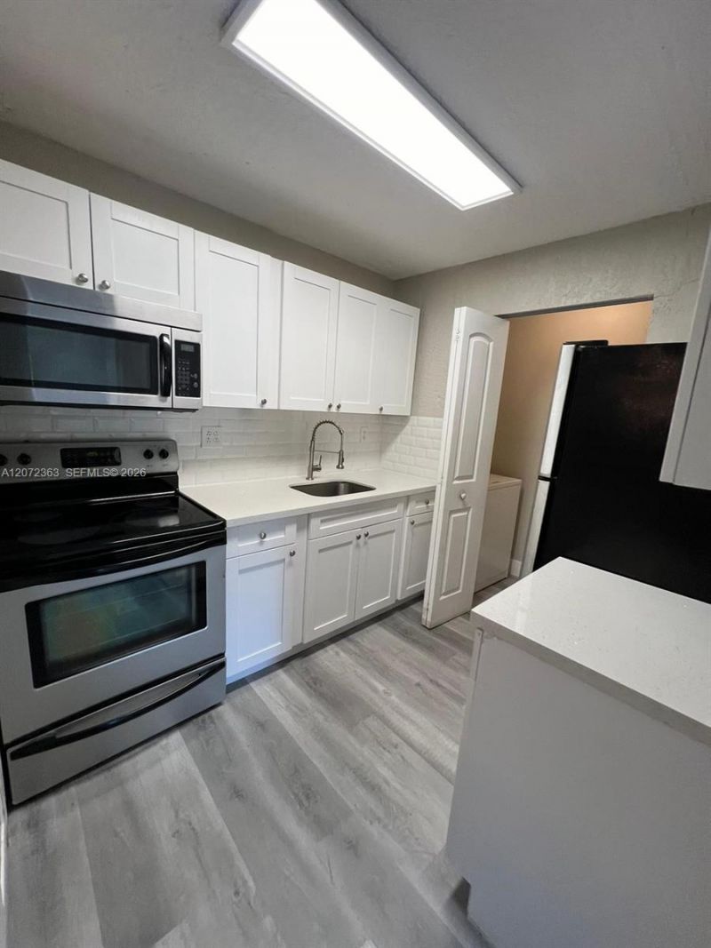 18725 NW 62nd Ave, Unit 111, Hialeah, FL 33015 Photo