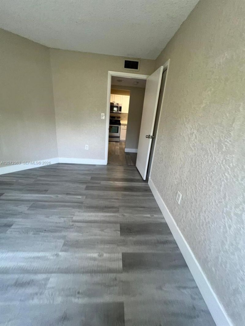 18725 NW 62nd Ave, Unit 111, Hialeah, FL 33015 Photo