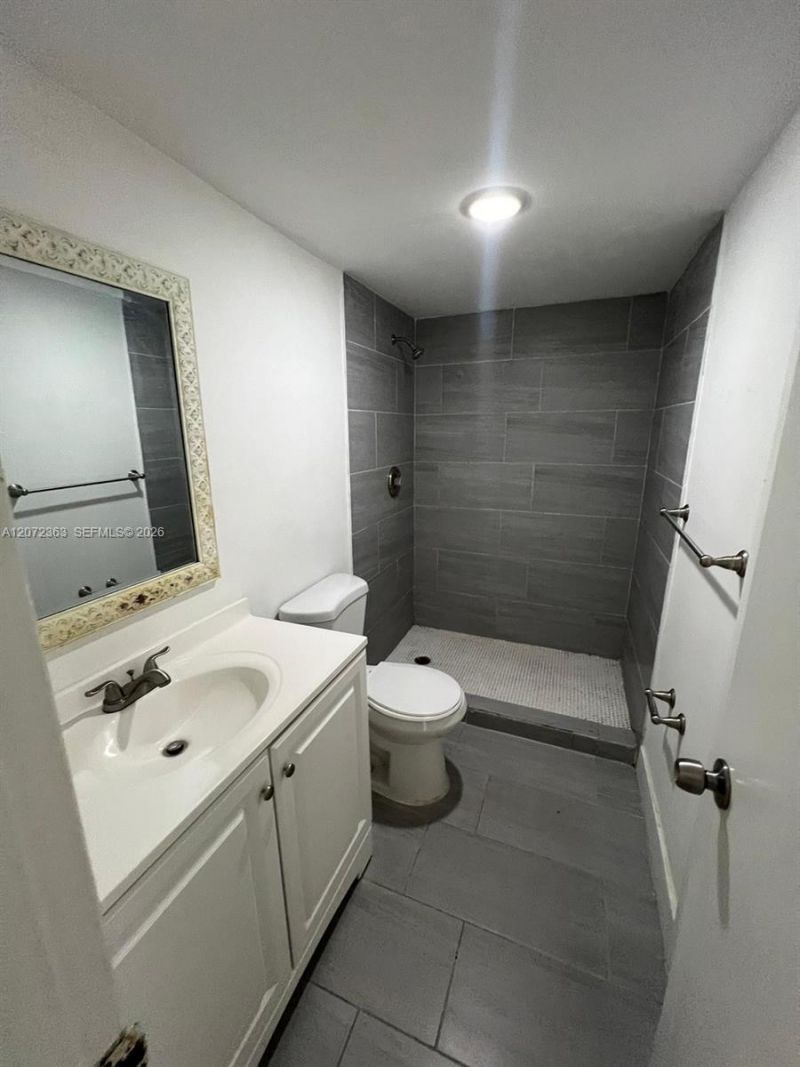 18725 NW 62nd Ave, Unit 111, Hialeah, FL 33015 Photo