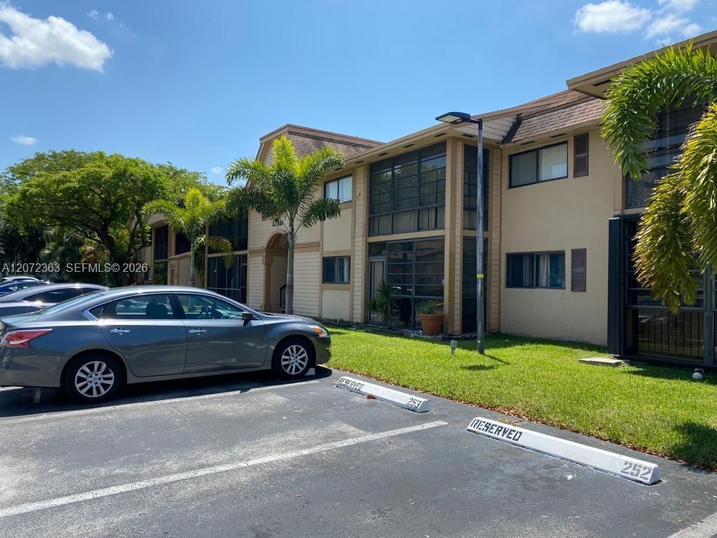 18725 NW 62nd Ave, Unit 111, Hialeah, FL 33015 Photo