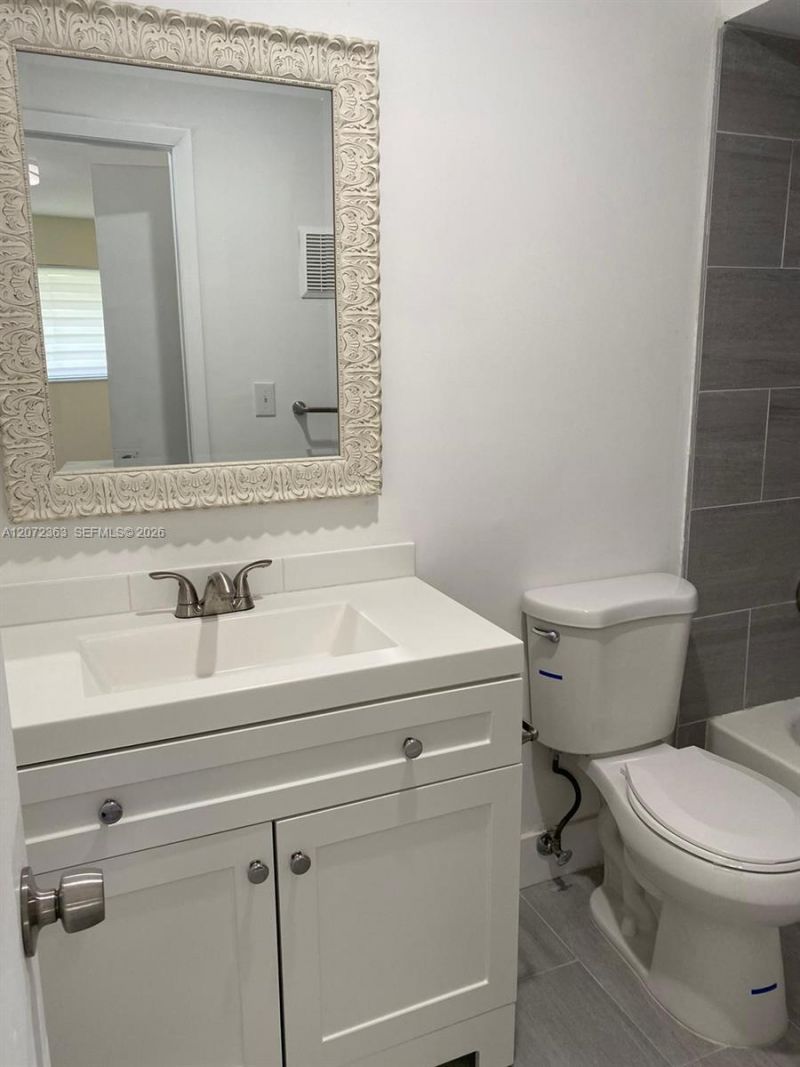 18725 NW 62nd Ave, Unit 111, Hialeah, FL 33015 Photo