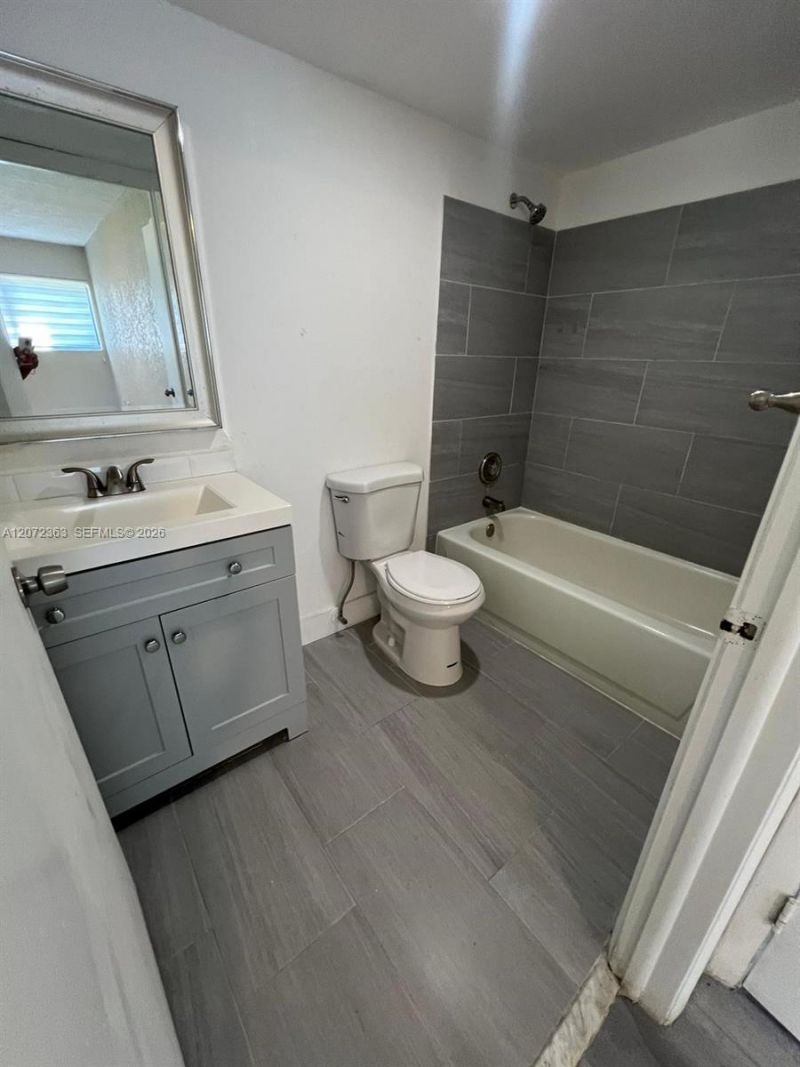 18725 NW 62nd Ave, Unit 111, Hialeah, FL 33015 Photo