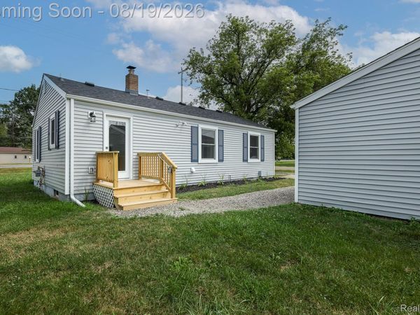 5318 E Bristol Road S, Burton, Mi 48519