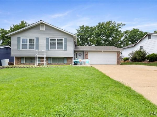 2843 Park Valley Drive , St Peters, MO 63376