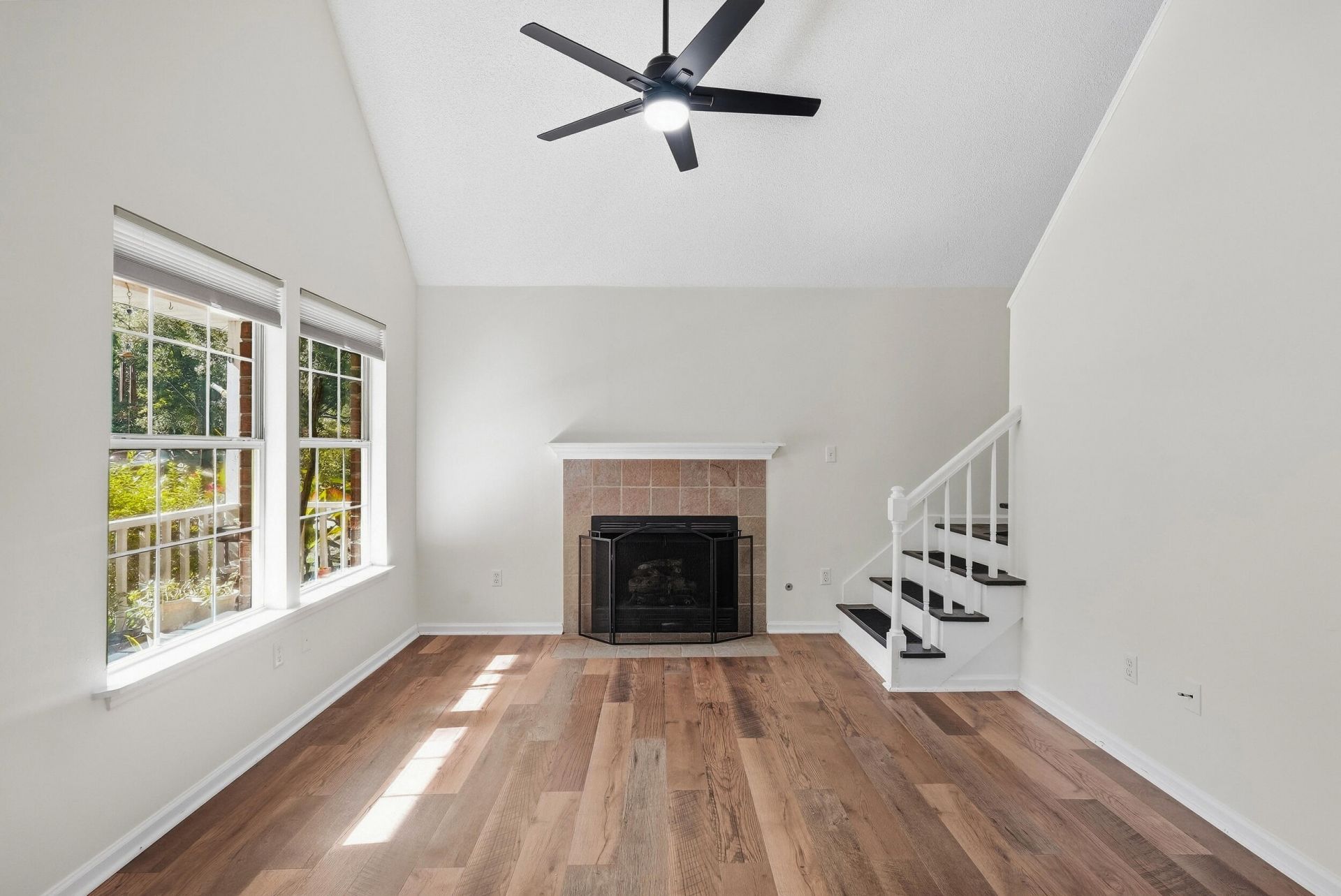 996 Nabors Drive Photo 4
