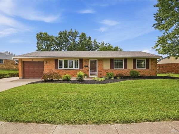 38 Grantwood Drive, West Carrollton, OH 45449