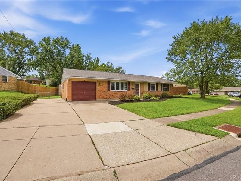 38 Grantwood Drive, West Carrollton, OH 45449 Photo 2