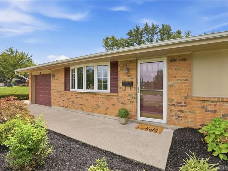 38 Grantwood Drive, West Carrollton, OH 45449 Photo 4