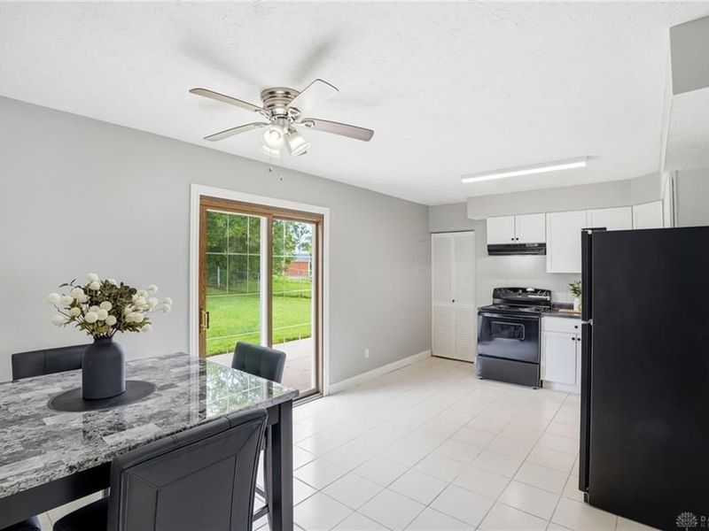 38 Grantwood Drive, West Carrollton, OH 45449 Photo 7