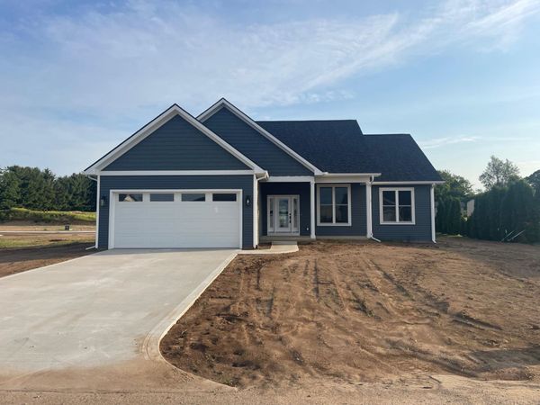 390 E Country Lane, Shipshewana, IN 46565