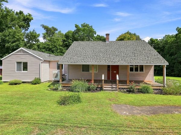 125 South St, Granby, MA 01033