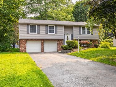24 Carriage Court, Pittsford, NY 14534