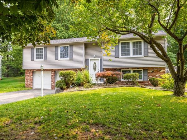 24 Carriage Court , Pittsford, NY 14534