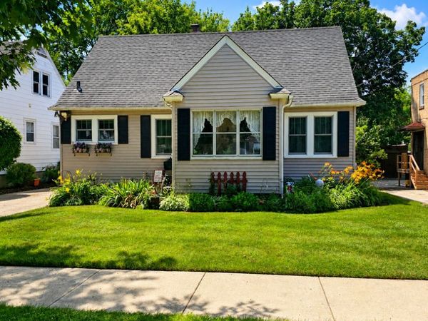 621 Lincoln Avenue , Elgin, IL 60120