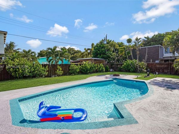 912 NE 9th Ct , Pompano Beach, FL 33060