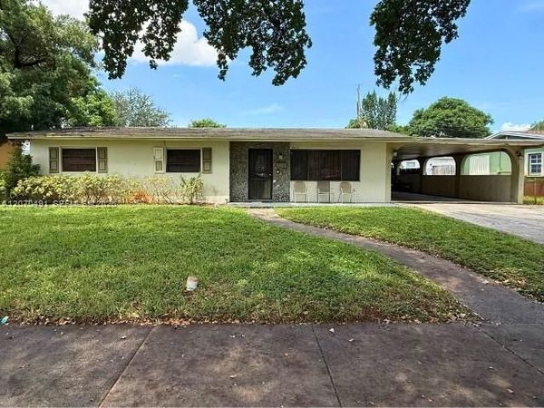 18600 NW 38th Ct , Miami Gardens, FL 33055