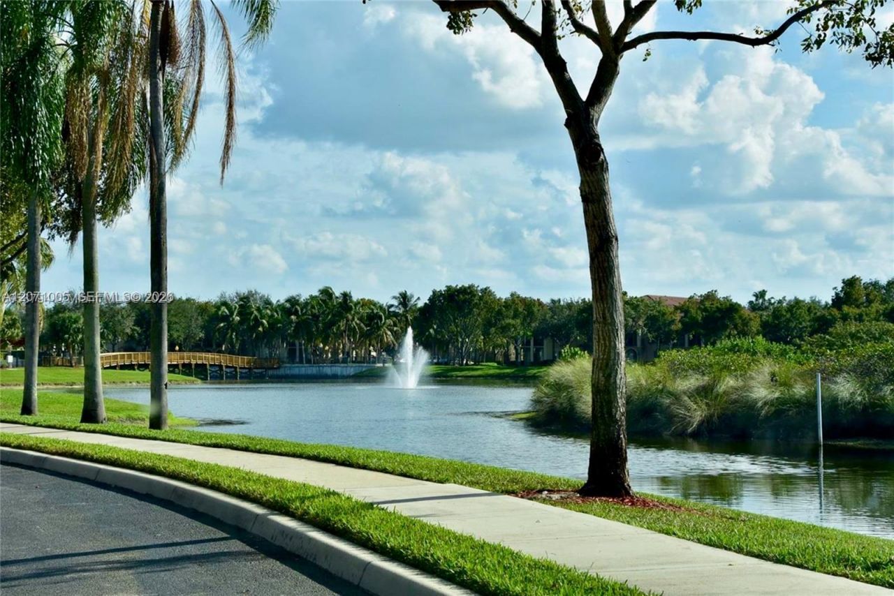 2474 Centergate Dr , Unit 103, Miramar, FL 33025 Photo