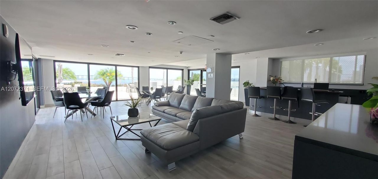 200 SE 15th Rd , Unit 16H, Miami, FL 33129 Photo