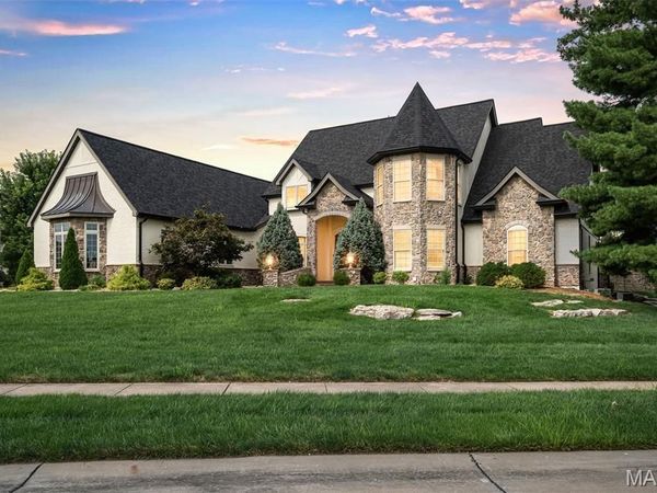 107 Place De Yeager , Lake St Louis, MO 63367