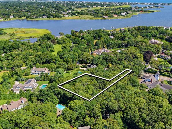 98 Meeting House Road, Westhampton Beach, NY 11978