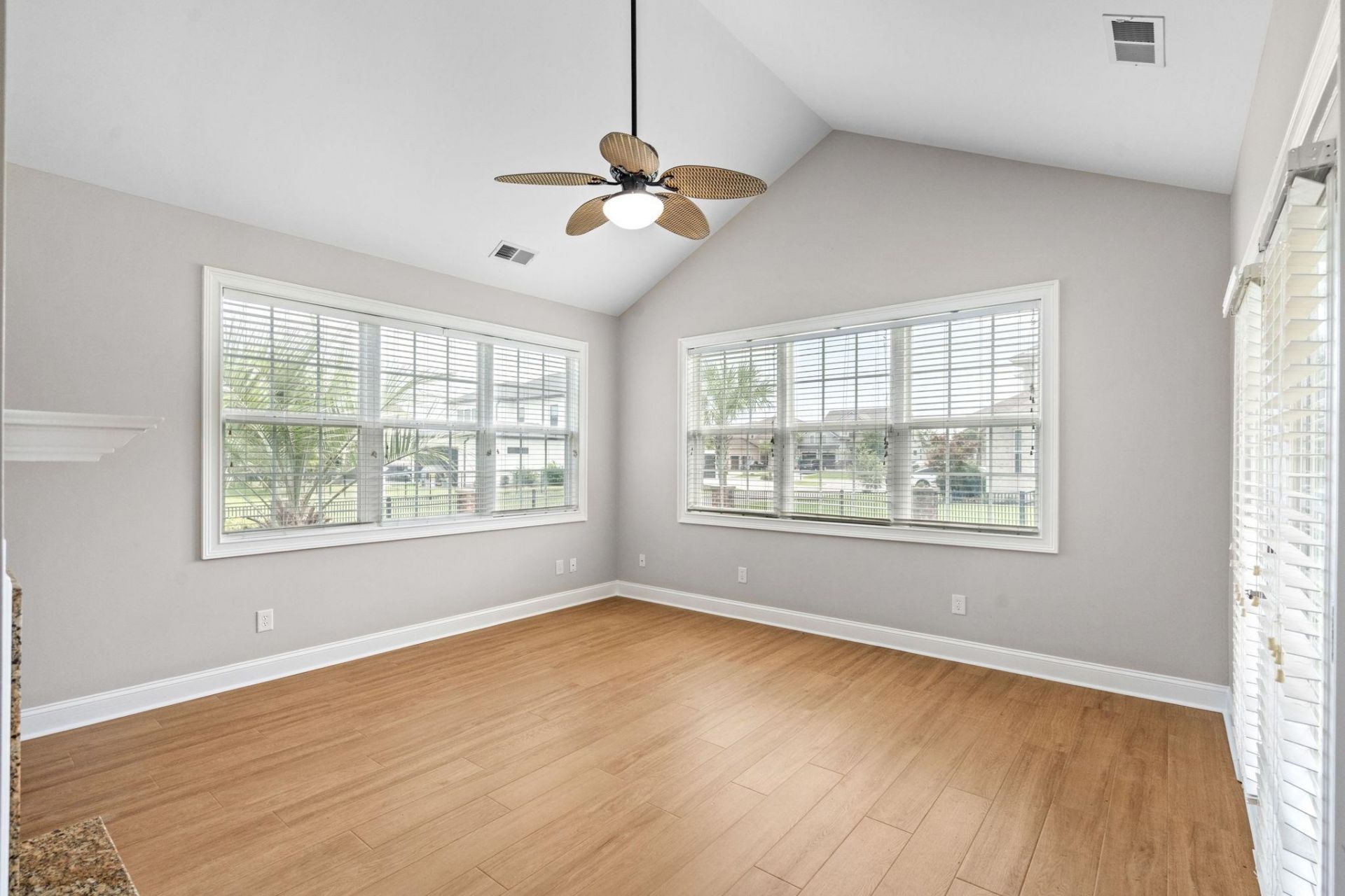 970 Shipmaster Ave. Photo 30