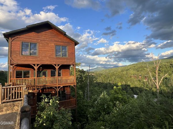 804 Resort Way, Gatlinburg, TN 37738