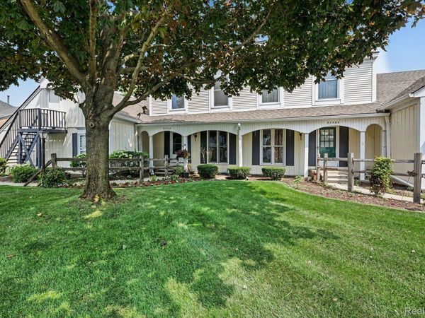 33362 Jefferson Avenue, St Clair Shores, Mi 48082