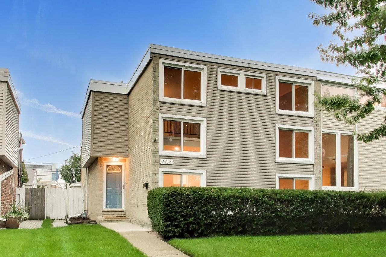 2117 E Gregory Street, Arlington Heights, IL 60004 Main Photo