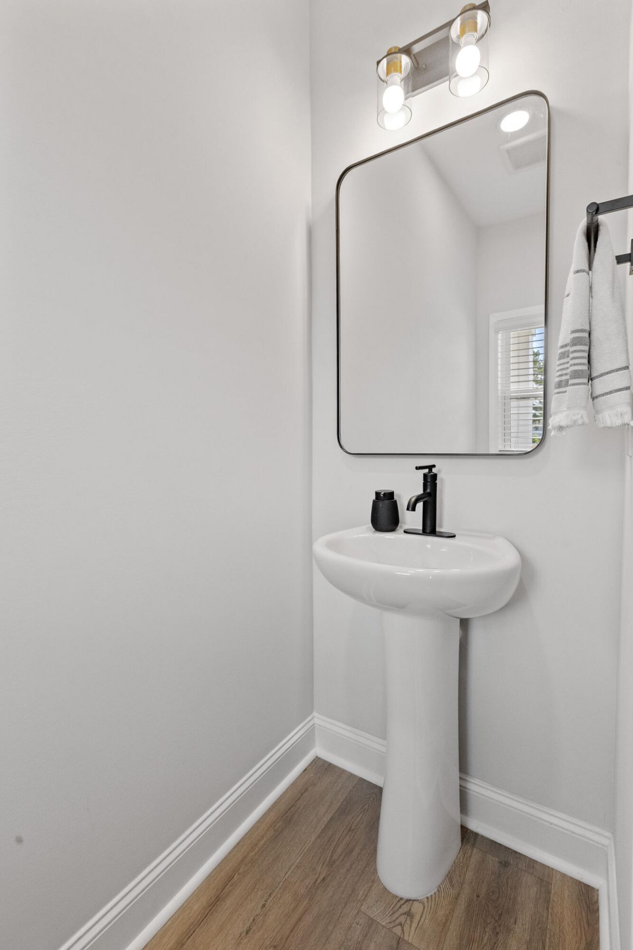 415 Grove End Road Photo 4